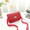 Bolso bandolera rojo acolchado con cierre dorado y correa de tela ancha para mujer - Rojo
