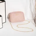 Petit sac bandoulière rose matelassé avec chaîne dorée et motifs de trèfles chic - Rose à Motif