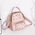 Kleiner rosa Rucksack mit Vintage-Musterdrucken und goldfarbenen Beschlägen - Rosa