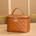 Trousse à maquillage en similicuir matelassé caramel avec double zip et poignée - Grand / Grande taille marron