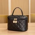 Sac à cosmétiques matelassé noir en cuir PU avec double fermeture dorée et poignée - Petit Noir