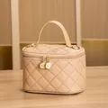 Sac à cosmétiques matelassé beige élégant avec fermetures éclair dorées et poignée - Petit Kaki