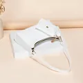Ensemble sac à bandoulière blanc texturé avec zip doré et petit porte-monnaie assorti - Blanc