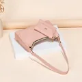 Sac baguette rose matelassé en cuir synthétique avec pochette assortie et détails dorés - Rose
