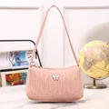 Borsa a spalla trapuntata rosa con fibbia a farfalla bianca e texture a onde - Rosa