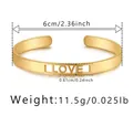 Detailansicht des goldenen Armreifens mit LOVE-Ausschnitt und Maßen von 6cm Durchmesser - LOVE Stil