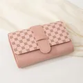 Short pink faux leather wallet with brown clover pattern and snap closure for women - Pink