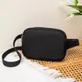 Schwarze Brusttasche aus Nylon mit verstellbarem Riemen und goldenem Reißverschluss - Schwarz