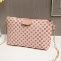 Sac bandoulière rose pour femme avec motif cœur vintage et bandoulière chaîne dorée - Rose