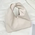 Bolso nube blanco crema minimalista con asa anudada y cuero PU de textura lichi - Blanco