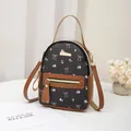 Mini mochila floral con estampado de lazo rosa y correas marrones en cuero negro - Marrón