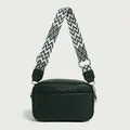 Bolso bandolera verde oscuro con textura de lichi y correa ancha geométrica - Verde