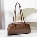 Minimalistische Baguette-Tasche in Vintage-Braun aus glänzendem Kunstleder - Braun