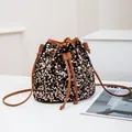 Sac seau chic à paillettes dorées avec cordon de serrage en cuir marron - Marron Noir