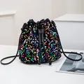 Sac seau à paillettes colorées avec cordon et bandoulière en cuir noir - Noir Multicolore