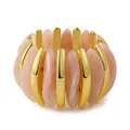 Détail du bracelet élastique bohème avec résine marbre rose et plaques dorées - AB0035-2