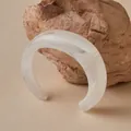 Bracciale rigido a C in acrilico con effetto marmo bianco e design ondulato - Stile Aperto Marmo Bianco (AB0027-1)