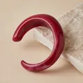 Bracciale rigido ondulato bordeaux in acrilico con elegante finitura ambrata - Stile Aperto Marmo Rosso Vino (AB0027-6)
