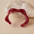 Bracciale rigido ondulato irregolare in acrilico rosso scuro con finitura moderna - Stile Aperto Onda Marmo Rosso Vino (AB0028-5)