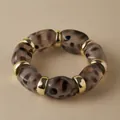 Bracelet élastique avec perles en résine léopard marron et intercalaires en métal doré - Style Perle Léopard Irrégulière (AB0065-3)
