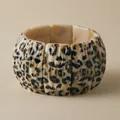 Wide leopard print acrylic stretch bracelet with ivory resin finish and wavy texture - Beige Large Leopard Style (AB0060-3)