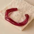 Bracciale a onde irregolari in acrilico rosso scuro con finitura marmorizzata - Stile Aperto Onda Nuvola Rosso Scuro (AB0029-4)