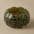 Bracciale elastico in resina con stampa leopardata verde oliva e finitura traslucida - Stile Leopardato Verde Oliva (AB0061-6)