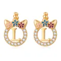 Détail de puce d'oreille licorne dorée avec lettre L, zircons et fleurs en émail - Style Lettre L Doré (SF1012-L)