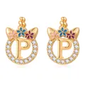 Détail de boucles d'oreilles licorne dorées avec lettre P zircon et fleurs émaillées - Style Lettre P Doré (SF1012-P)