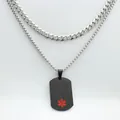 Détail d'un collier double en acier inoxydable avec pendentif médical Star of Life - Pendentif Couleur Noire (Sans Chaîne)