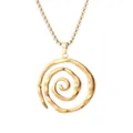 Collier à pendentif spirale dorée minimaliste avec fini mat et texture forgée main - Or