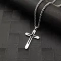 Colgante de cruz de acero inoxidable plateado para hombre con diseño calado y cadena tejida - Cruz de Luz Estelar Cadena Spiga