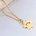 Collana minimalista in acciaio al titanio dorato con ciondolo a forma di zampa su pietra - Oro