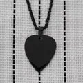 Collana con ciondolo a plettro in acciaio inossidabile nero opaco e finitura spazzolata - Collana Plettro Scudo Nero / Nero