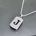 Collier minimaliste en argent avec pendentif lettre J évidée et chaîne en acier - Style Lettre J