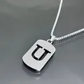 Collier haut de gamme en acier inoxydable poli avec un pendentif lettre U ajouré - Style Lettre U