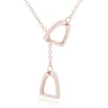 Détail du collier en Y en or rose avec pendentifs fer à cheval et étriers polis - Or rose