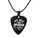 Détail du collier médiator noir avec motifs d'Halloween et texte Spooky Vibes - Motif Citations Halloween (Noir)