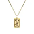 Vue détaillée du pendentif tarot Le Pendu doré avec gravure précise de lignes noires - Le Pendu