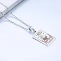 Zodiac Steinbock Anhänger aus silbernem Edelstahl mit rechteckiger Tarot-Karten Gravur - Steinbock