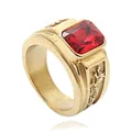 Bague en acier titane doré avec gemme rouge rectangulaire et motifs de dragon gravés - Or Pierre Rouge
