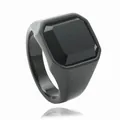 Detalle de un anillo de sello vintage para hombre en acero inoxidable con piedra negra - US 7 / Oro y Plata con Piedra Negra