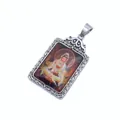 Colgante vintage Guanyin Bodhisattva de acero inoxidable con bordes decorados - Colgante Solo (Sin Cadena)