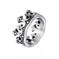 Anillo de corona plateado vintage con patrones de flor de lis y acabado punk de acero inox - Talla 7 / Color Acero Sin Piedra (Estilo A)