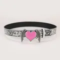 Cintura da donna in pelle PU con fibbia a cuore rosa e ali argentate, stile vintage - Stile Cuore Rosa Stampa Bianca
