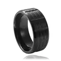 Makro-Detail von schwarzem Titanstahlring mit gebürsteter industrieller Textur - US 6 / Schwarz