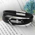 Bracciale nautico in pelle nera con ancora e chiusura magnetica lucida su sfondo floreale - Nero