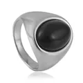 Anello con sigillo in acciaio inossidabile lucido con grande pietra nera ovale su fondo bianco - US 7 / Fascia Argento / Pietra Tonalità Onice Nero