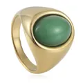 Retro vergoldeter Edelstahlring mit einem großen ovalen grünen Edelstein auf weißem Grund - Goldenes Band / Grüne Jade-Ton-Stein