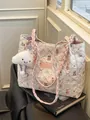 Gesteppte Tragetasche mit Blumenmuster, Bären-Print, rosa Henkeln und Plüschanhänger - Rosa Mit Anhänger
